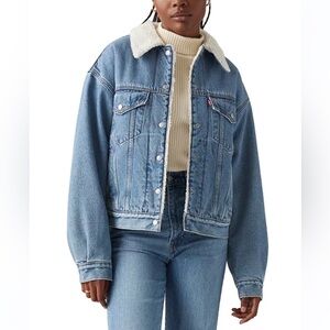 Levi's
Women's 90s Denim Trucker Jacket with Sherpa Lining